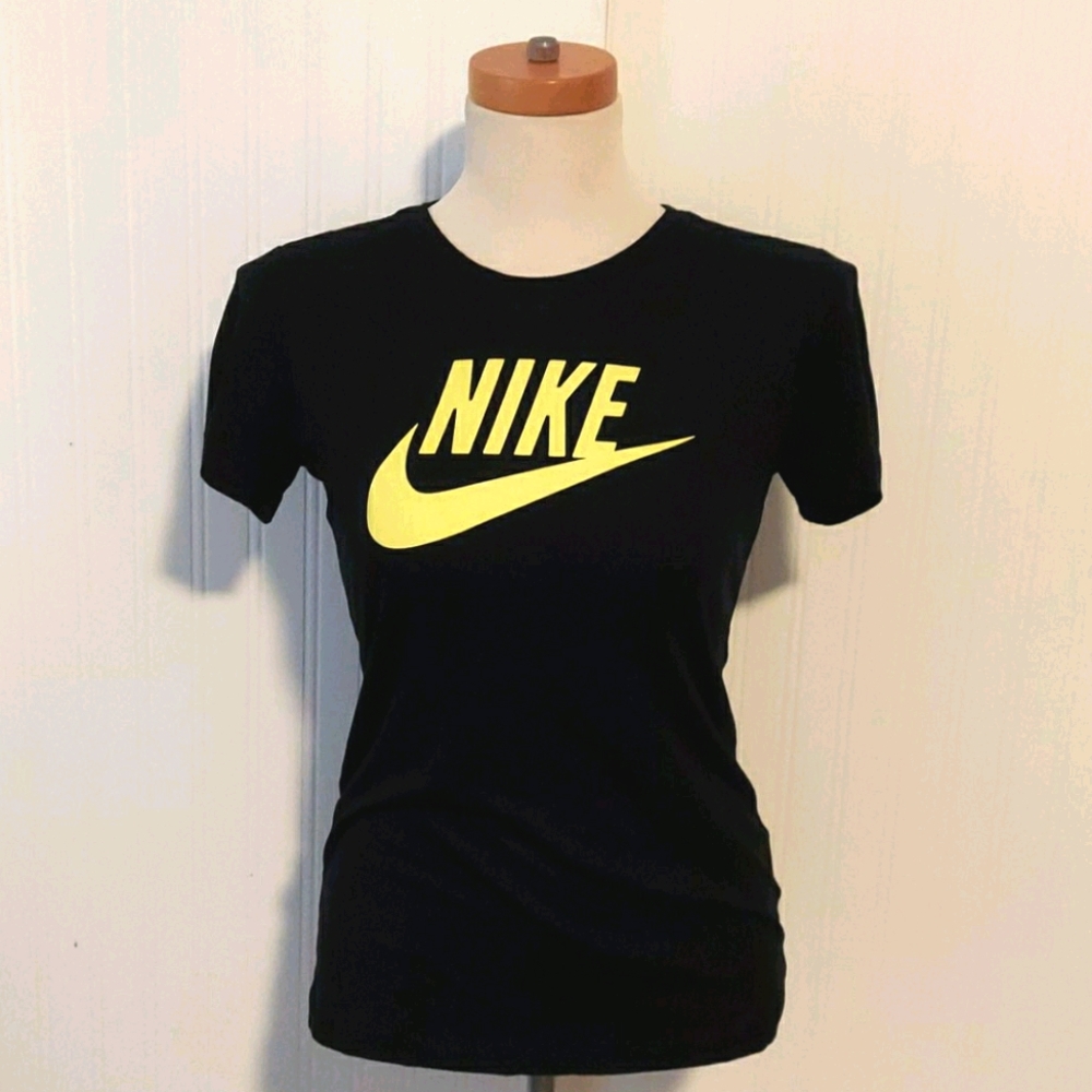 Nike | Black logo tee